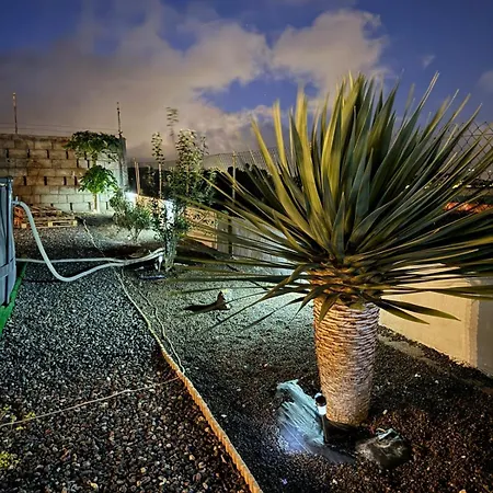 Semesterbostad Peaceful Getaway With Pool & Bbq Area