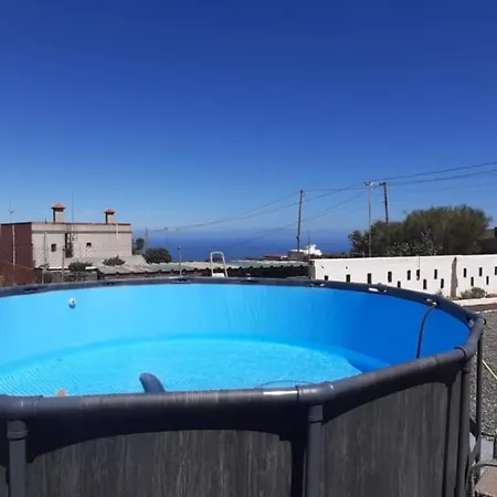 Semesterbostad Peaceful Getaway With Pool & Bbq Area