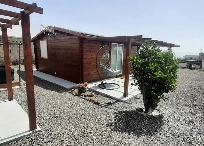 Peaceful Getaway With Pool & Bbq Area