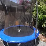 Hébergement de vacances Peaceful Getaway With Pool & Bbq Area *