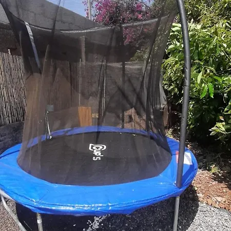 Hébergement de vacances Peaceful Getaway With Pool & Bbq Area *