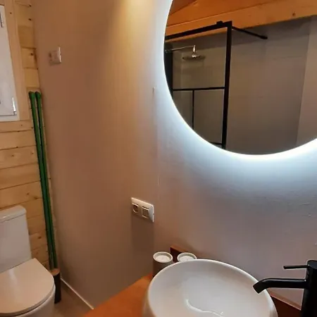 Peaceful Getaway With Pool & Bbq Area 度假居