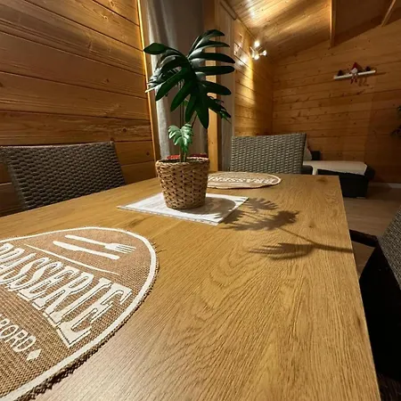 Peaceful Getaway With Pool & Bbq Area *