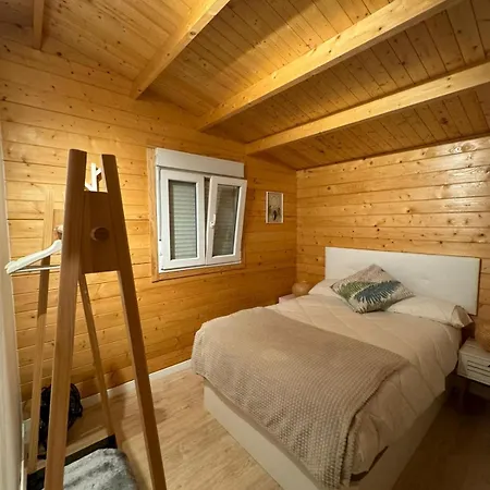 Peaceful Getaway With Pool & Bbq Area