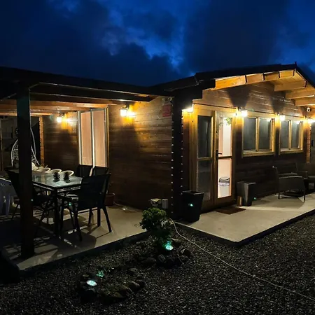 Peaceful Getaway With Pool & Bbq Area 度假居 *