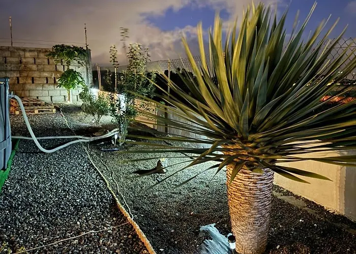 Дом отдыха Peaceful Getaway With Pool & Bbq Area